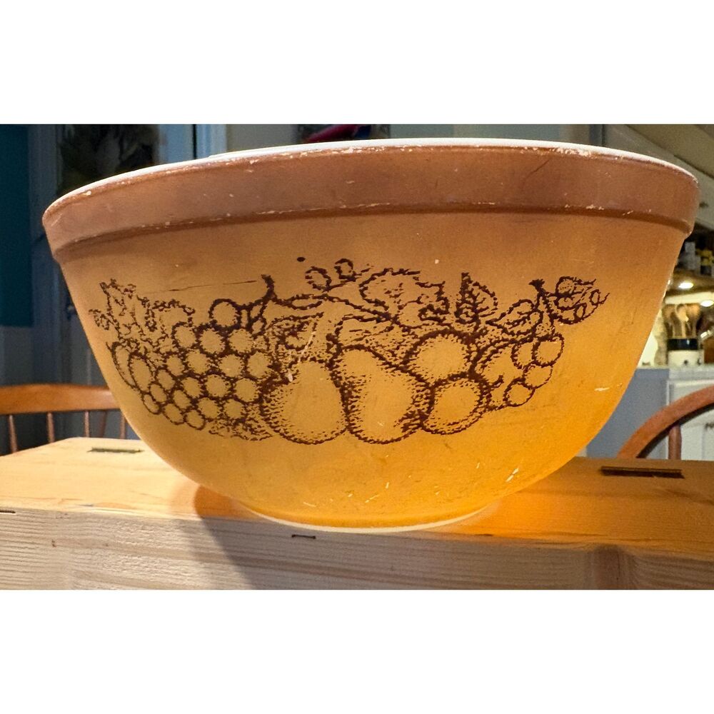 Vintage Pyrex Old Orchard #403 2.5 Qt Mixing Bowl Brown Fruit 1970s USA